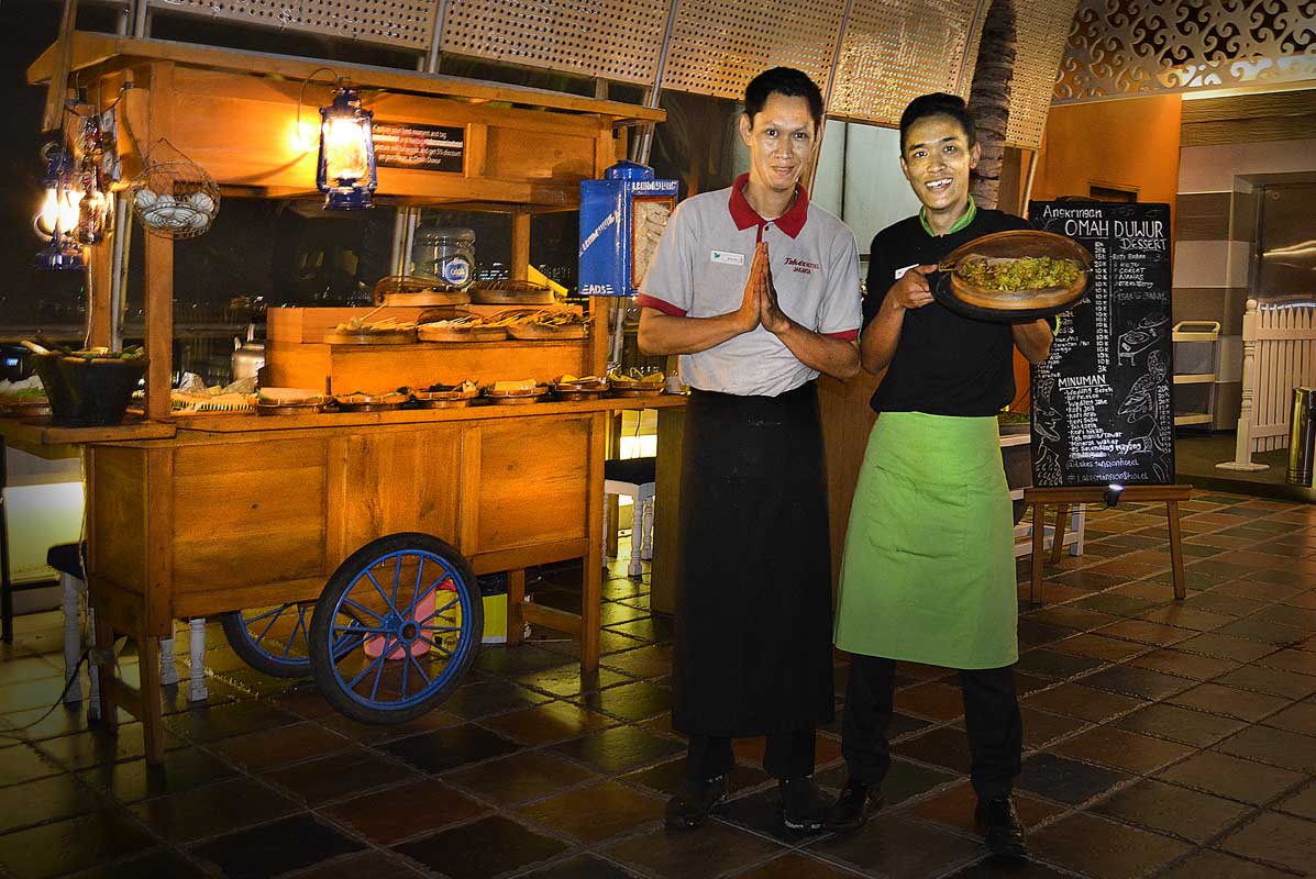 Sarapan Santai di Keluarga Mansion: Kenikmatan Kopi dan Angkringan Khas Cilacap
